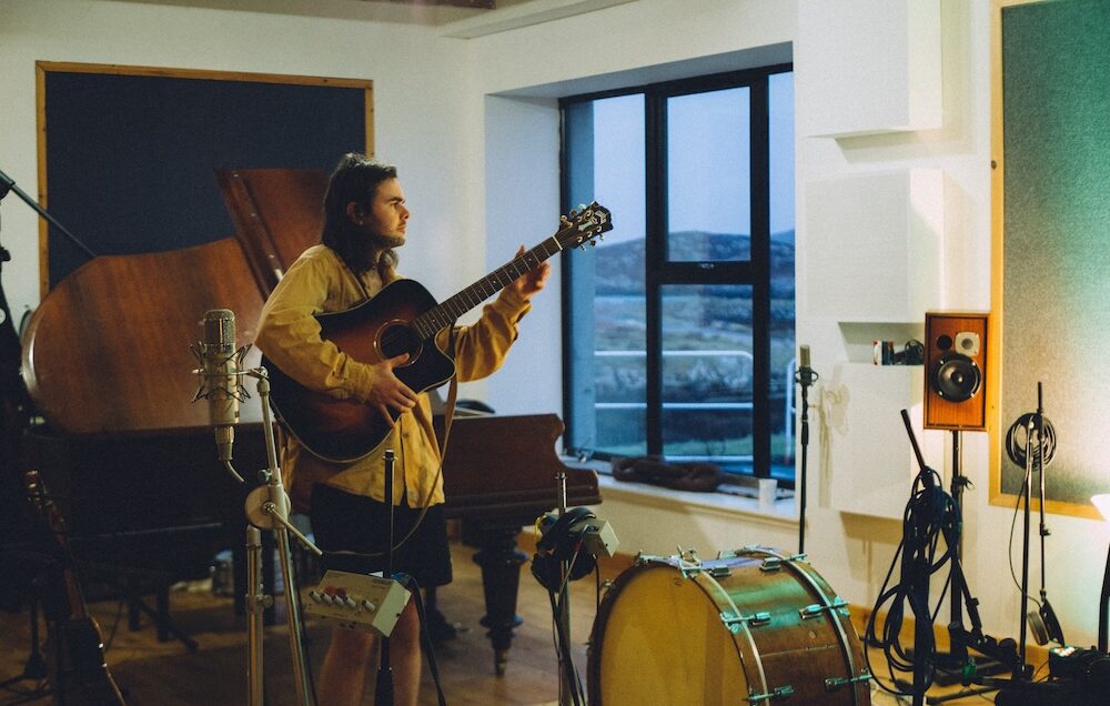 Scott C Park takes flight with anthemic new single ‘Rose Pink Sky’