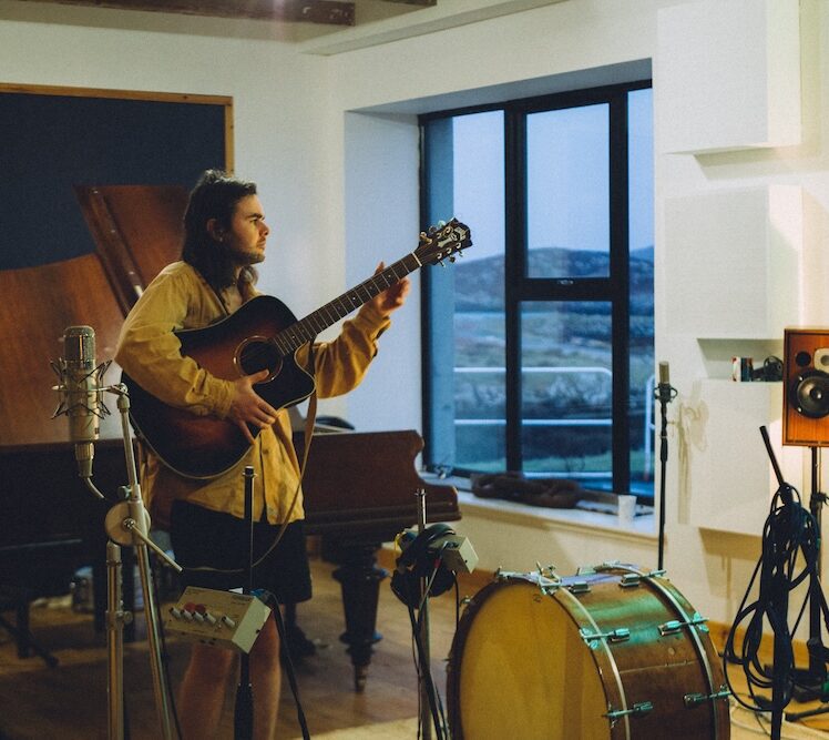 Scott C Park takes flight with anthemic new single ‘Rose Pink Sky’