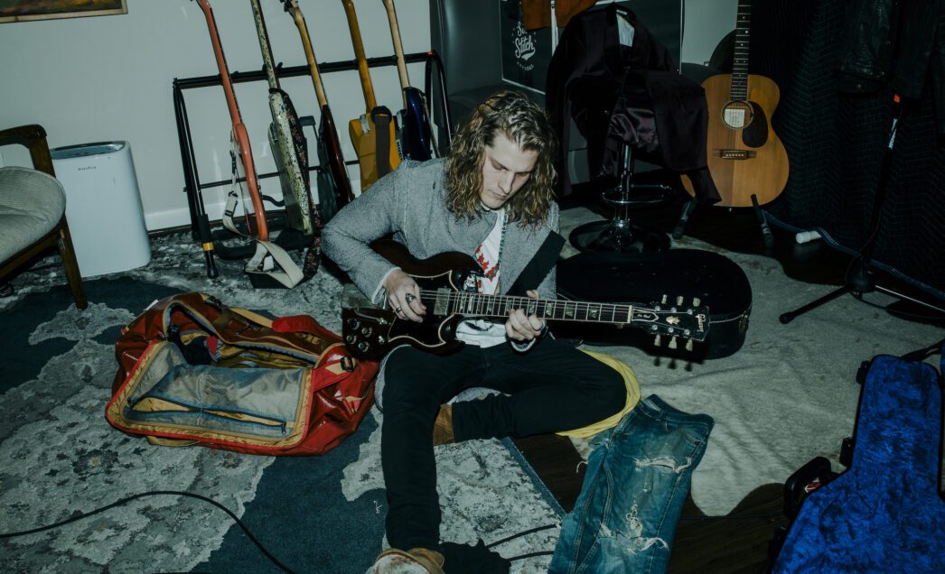 Sam Varga shares reflective new single ‘Long Way Back’