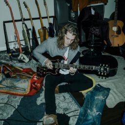 Sam Varga shares reflective new single ‘Long Way Back’