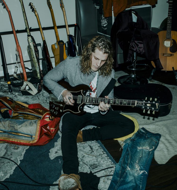 Sam Varga shares reflective new single ‘Long Way Back’