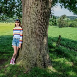 Iris Danbury Returns with ‘About You’: Pop-Punk Anthem for Friends In an Age of Insecurity & Comparison